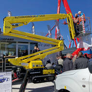 Markteinführung für Raupenarbeitsbühne »Bluelift SA 20«