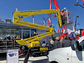 Markteinführung für Raupenarbeitsbühne »Bluelift SA 20«