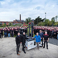 Hiab: Was f&uuml;r ein Meilenstein - Auslieferung des 75 000. MOFFETT-Mitnehmstaplers