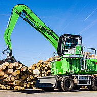 SENNEBOGEN entwickelt Pick & Carry Umschlagbagger mit elektrischem Fahrantrieb