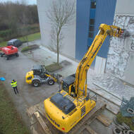 MB Crusher: Rotationsfräse MB-R800 beim Abbruch einer Werkhalle