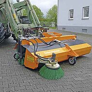 Betriebsgel&auml;nde und &shy;Industrieareale zuverl&auml;ssig reinigen