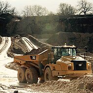 Cat Dumper 745 mit neu gestalteter Fahrerkabine und zahlreichen Bedien- und Komfortverbesserungen