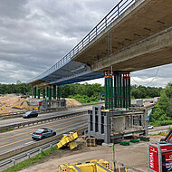 Br&uuml;cken&uuml;berbau &uuml;ber der A3 &raquo;hochgestapelt&laquo;