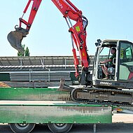 Meiller: Landschafts- und Gartenbauer setzt auf robuste Kippaufbauten