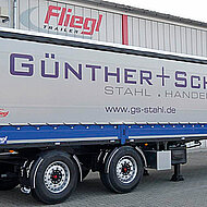 Fliegl: Stahlspezialist wechselt auf Zweiachs-Auflieger