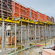 Ischebeck: Alu-Schalungst&uuml;rme tragen Unterz&uuml;ge f&uuml;r Schwimmhallenerweiterung