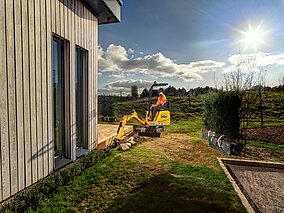 JCB stellt neuen Elektro-Mikrobagger 8008E CTS vor