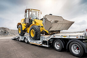Humbaur: Radlader und Mobilbagger sicher transportieren