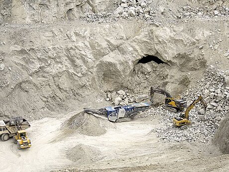 Italienisches Gipswerk kurbelt mit Backenbrecher Produktion an