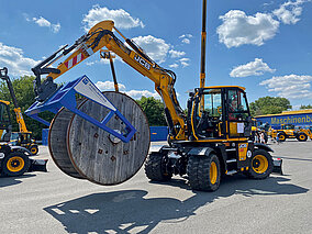Von Asphaltfräsen bis Zuschütten: Baumaschinen für den Kabelbau