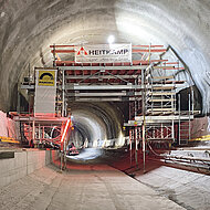 Mit dem Nachbearbeitungswagen im Tunnel
