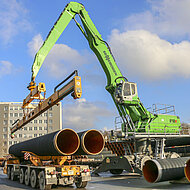 Spezialisten im Rohr-Handling: SENNEBOGEN 870 E Umschlagbagger bei M&uuml;lheim Pipecoatings