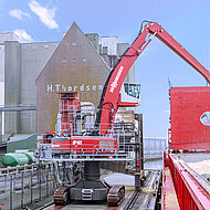 SENNEBOGEN: Hafenumschlag im hohen Norden