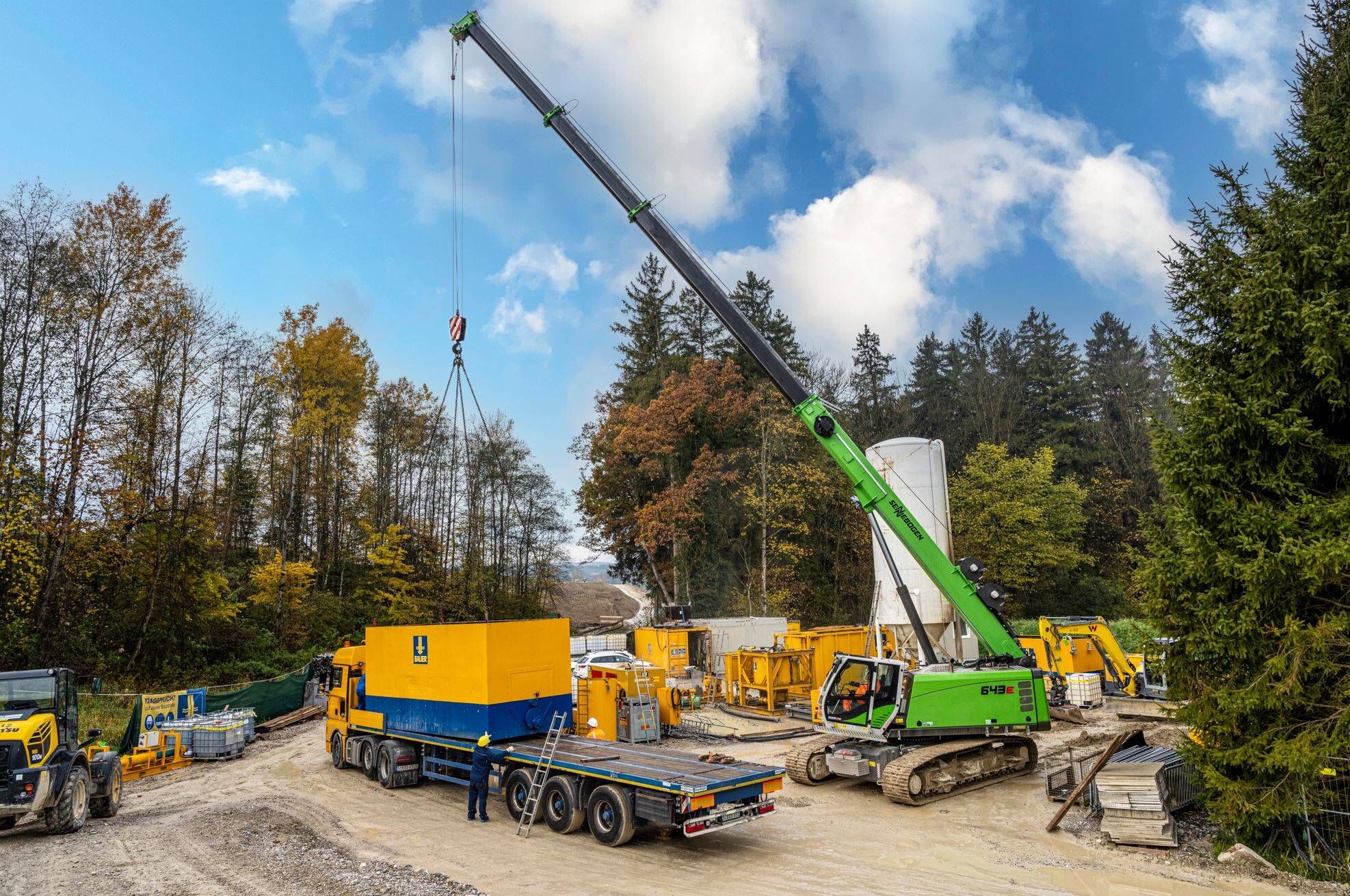 Sennebogen: 40 t Raupen-Teleskopkran von Sennebogen als perfekter Helfer zur richtigen Zeit 