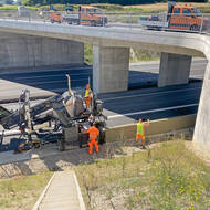 Betoneinbau im Offset- und Crosspave-Verfahren