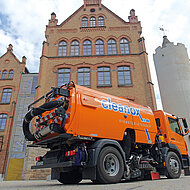 Bucher Municipal: Flexibel beim Reinigen und Fr&auml;sen