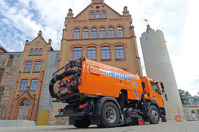 Bucher Municipal: Flexibel beim Reinigen und Fräsen