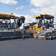 MOBA: Die Einbaukette im Asphaltstra&szlig;enbau optimieren