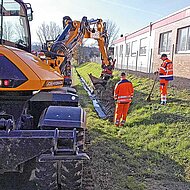 R&auml;dlinger: Mit Grabentrapezl&ouml;ffeln mehrere Arbeitsschritte in einem erledigen