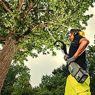 K&auml;rcher: Multifunktionswerkzeug f&uuml;r die Gr&uuml;npflege