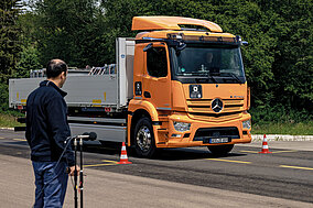 Liebherr, Daimler Truck und Kässbohrer testen auf früherem Truppenübungsplatz