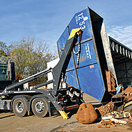 Palfinger: Entsorgungsspezialist baut auf Absetzkipper