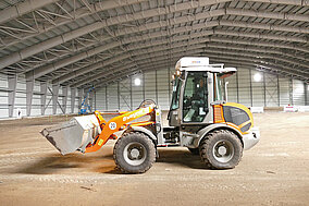 »Schussfester« Radlader mit Spezialausrüstung