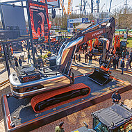 »Phygital«: Hitachi stellt Zukunftsbagger »Landcros One« vor