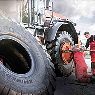 Heuver ist der Full-Service-EM-Spezialist mit neuen und mehr als 1.000 gebrauchten Erdbewegungsreifen.