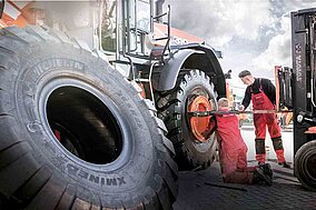 Heuver ist der Full-Service-EM-Spezialist mit neuen und mehr als 1.000 gebrauchten Erdbewegungsreifen.