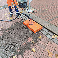 Optimas: Pflasterfugen professionell reinigen