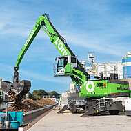 SENNEBOGEN: Kombinierter Verkehr: 835 G Hybrid unterst&uuml;tzt beim Wechsel von klassischem Lkw-Transport auf die Wasserstra&szlig;e