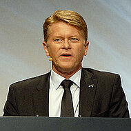 Operatives Ergebnis der Gruppe bricht ein &ndash; Umsatz von Truck & Bus 2013 konstant