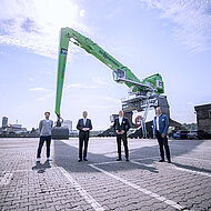 Die gr&ouml;&szlig;te Umschlagmaschine SENNEBOGEN 895 E geht in &Ouml;sterreich in den Betrieb