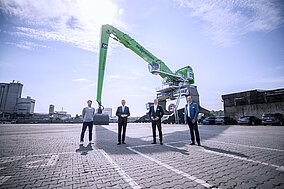 Die größte Umschlagmaschine SENNEBOGEN 895 E geht in Österreich in den Betrieb