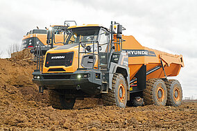 10 000 t in zehn Tagen: Knickdumper unter Vollast