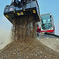 Simex: Siebl&ouml;ffel punktet mit hydraulischer Siebgr&ouml;&szlig;enregulierung