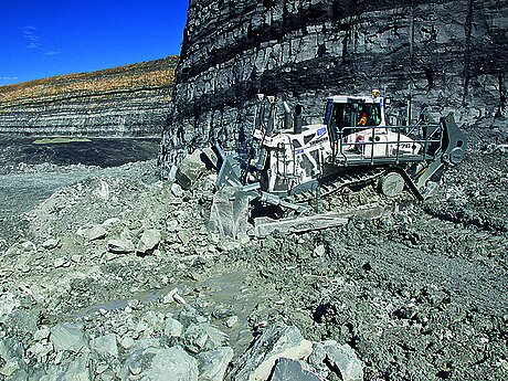 Erste stufenlos hydrostatisch angetriebene 70-t-Planierraupe