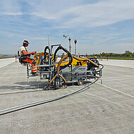 Lissmac Maschinenbau: 70&thinsp;000 Quadratmeter Betonpiste kurz und klein geschnitten