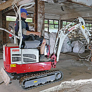 Takeuchi - Wilhelm Sch&auml;fer: Die Entkernung elektrisch gestemmt