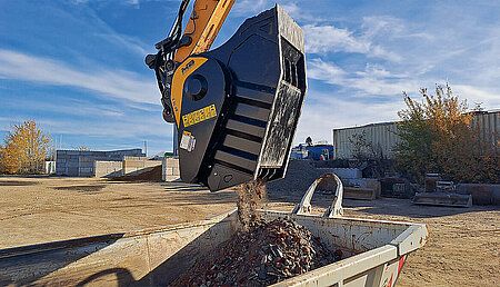 Die &raquo;Recyclingfabrik&laquo; am Baggerarm