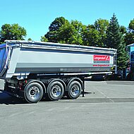 Langendorf: Halbschalensattelkipper am Wielton-Gemeinschaftsstand