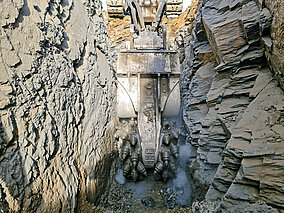 Baugruben für Hochbehälter und Rohrleitungen ausgefräst