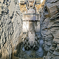 Baugruben f&uuml;r Hochbeh&auml;lter und Rohrleitungen ausgefr&auml;st