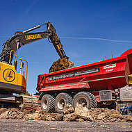 Krampe Fahrzeugbau: Halfpipe mit erh&ouml;htem Volumen &raquo;luftgefedert&laquo; unterwegs