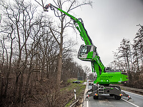 SENNEBOGEN: Gehölzpflege mit Fällbagger entlang von Landstraßen und Autobahnen
