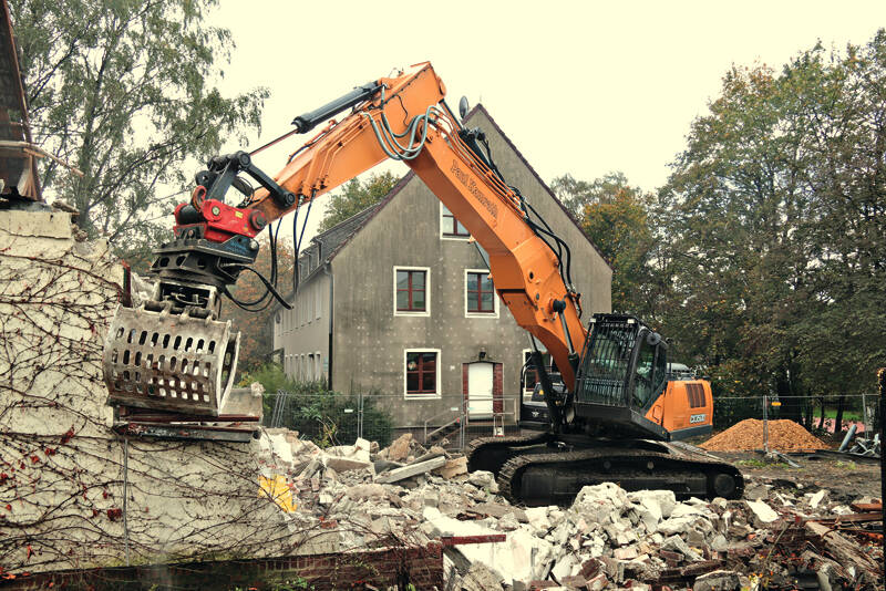 CASE High-Reach Kombiausrüstung im Einsatzbei der Paul Kamrath Ingenieurrückbau GmbH