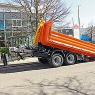 M&uuml;nz Fahrzeugbau: Abrollkippanh&auml;nger zeigt sich noch kompakter