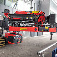 Kompakter Raupenkran erweitert Salzburger Fu&szlig;ballerlebnis